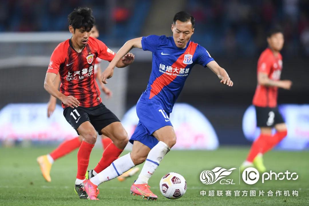 الهلال والاهلي كاس السوبر مباشرمواجهة أسطورية تنتظر عشاق الكرة